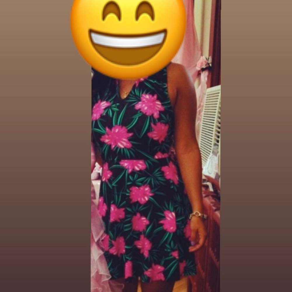 👗2/35$ floral dress, crossed back, * read note
